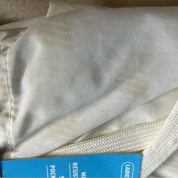 ALDI Gear Windbreaker White Cream Jacket Ladies XL New Fan Logo Jacket - Picture 2 of 3